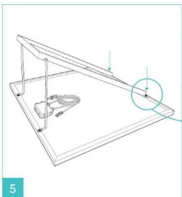 Drehen Sie das fertig montierte Solarmodul vorsichtig um.
