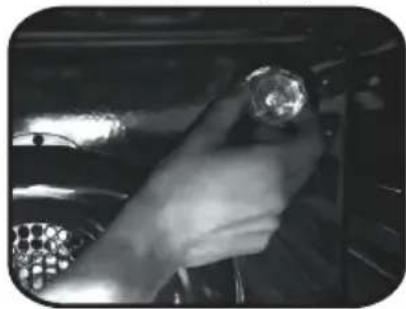 IBERNA IB9D405X - CHANGING THE BULB - 1