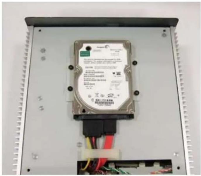 Internal view of a hard disk drive with visible label and wiring, showing Chinese text and specifications