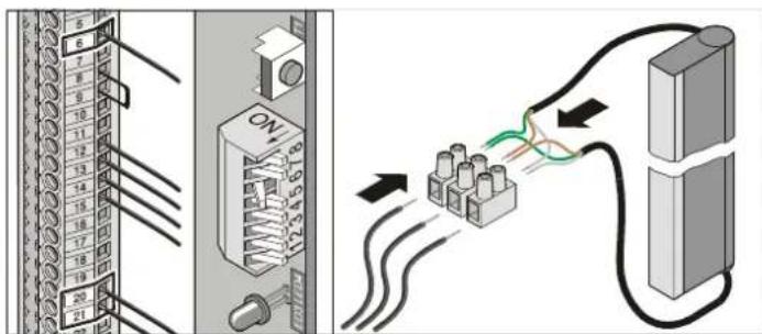 Diagram showing connections between a 21-pin electrical terminal and a connected circuit board with wiring and connectors.