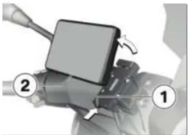 BMW C 400 GT (2025) - Staub und Schmutz auf Kon- takten des ConnectedRide Mount - 1