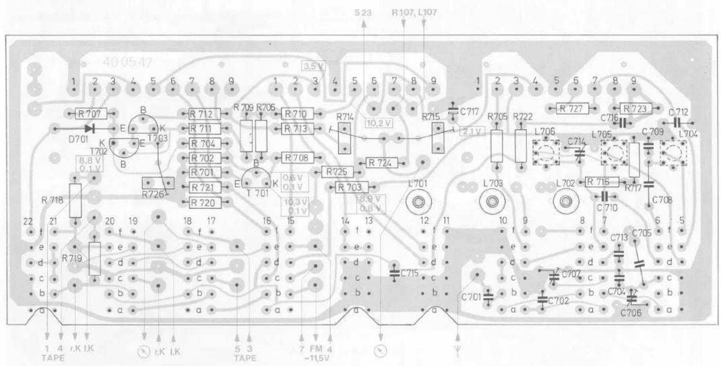40 05 47 1 2 3 4 5 6 7 8 9 R707 D701 K T702 8.8 V 0.1 V B E K T703 R712 R709 R706 R710 R713 R704 R702 R701 R721 R720 R726 R714 10.2 V R708 R725 R703 L701 R715 C717 R705 R722 R727 C716 R723 C712 2.1V L706 L705 C714 L702 R715 R717 C710 C708 22 f e d c b a R719 1 4 r.K iK TAPE r.K iK TAPE 5 3 FM 4 -11.5V S23 R107,L107 3.5 V 1 2 3 4 5 6 7 8 9 1 2 3 4 5 6 7 8 9 R703 8.9 V 0.8 V L701 14 13 f e d c b a C715 C701 C702 C704 C706 T701 K 0.6 V 0.3 V R724 R705 L703 C714 L702 R715 R717 C710 C713 C705 C706