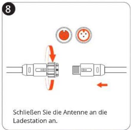 Schließen Sie die Antenne an die Ladestation an.