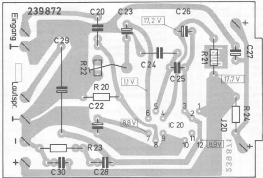 239872 Eingang Lautspr. + C29 R22 C20 C23 17,2 V C26 + C27 R21 17,7 V R24 J20 IC 20 8,8 V 8,9 V 10 11 12 8,9 V 8,8 V 7 6 5 4 3 2 1 6 5 4 3 2 1 8 7 6 5 4 3 2 1 8,8 V R20 C22 C25 R23 C30 C28