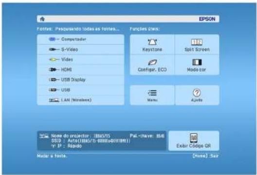 EPSON Fonte: Psequando todas as fontes... Computador S-Video Videos HDMI USB Display USB LAN (Wireless) Funcções dias: Keystone Split Screen Configur, ECO Modo cor Menu: Ajuste Nome do projector : 104570 PSD : Auto(104570-0888x0719M1) IP : Rápulo Exbar Código QR Mode a Fonte. [Home] Sur