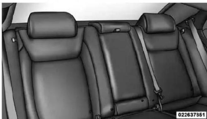 Chrysler 300 SRT (2012) - THINGSTOKNOWBEFORESTARTINGYOURVEHICLE77 - 3