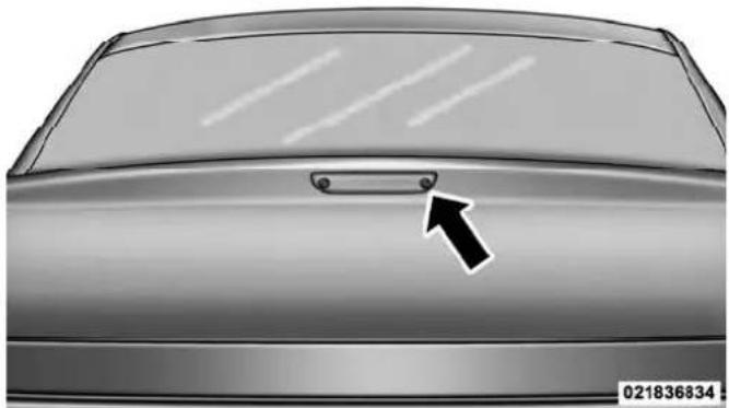 Chrysler 300 SRT (2012) - THINGSTOKNOWBEFORESTARTINGYOURVEHICLE35 - 1