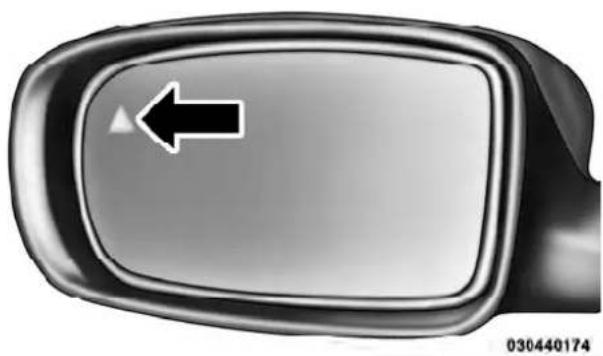 Chrysler 300 SRT (2012) - BLINDSPOTMONITORING—IFEQUIPPED - 2