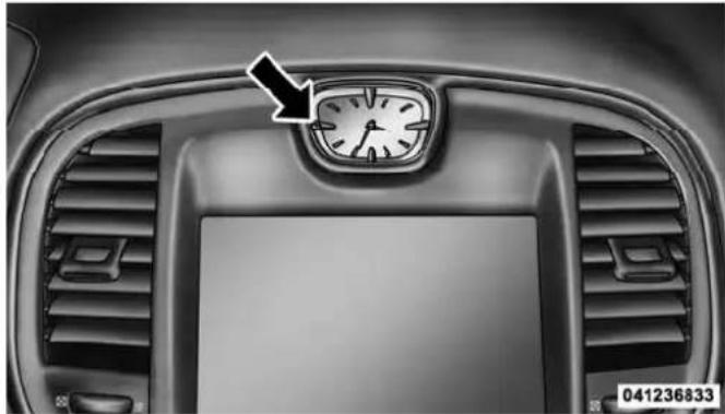 Chrysler 300 SRT (2012) - SETTINGTHEANALOGCLOCK - 1