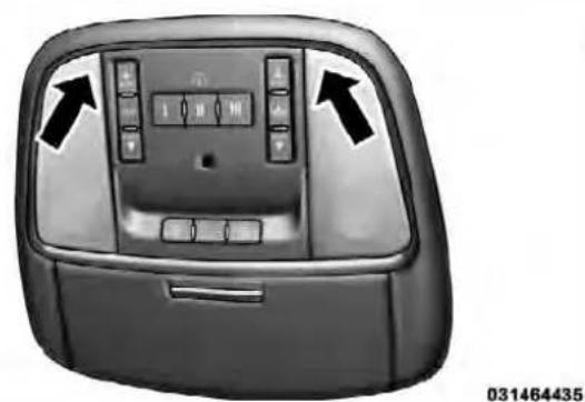 Chrysler 300 SRT (2012) - CourtesyLights - 1