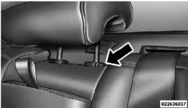 Chrysler 300 SRT (2012) - THINGSTOKNOWBEFORESTARTINGYOURVEHICLE77 - 2