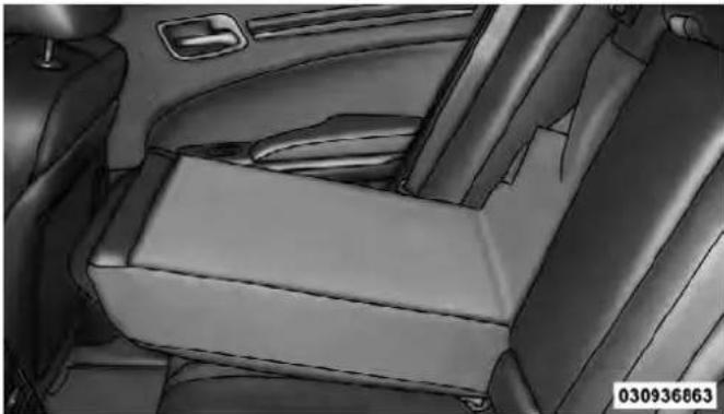 Chrysler 300 SRT (2012) - UNDERSTANDINGTHEFEATURESOFYOURVEHICLE173 - 1