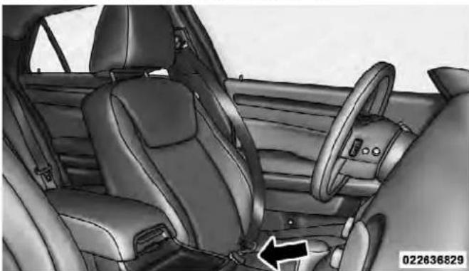 Chrysler 300 SRT (2012) - Lap/Shoulder Belt Operating Instructions - 2