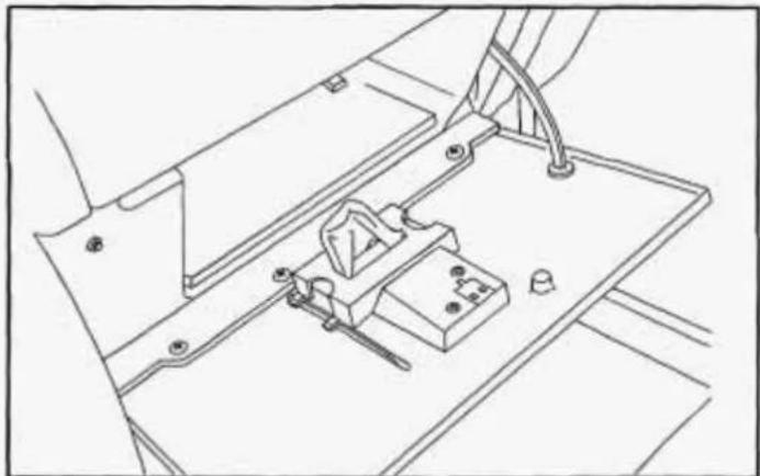 Technical line drawing of a mechanical assembly with clamping mechanism (no text or symbols)