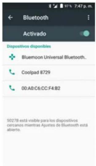 Bluetooth Activado Dispositivos disponibles Bluemoon Universal Bluetooth. Coolpad 8729 00:A0:C6:CC:F4:B2 5027B está visible para los dispositivos cercanos mientras Ajustes de Bluetooth está aberto.