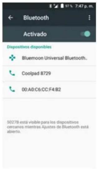 Bluetooth Activado Dispositivos disponibles Bluemoon Universal Bluetooth.. Coolpad 8729 00:A0:C6:CC:F4:B2 5027B está visible para los dispositivos cercanos mientras Ajustes de Bluetooth está aberto.