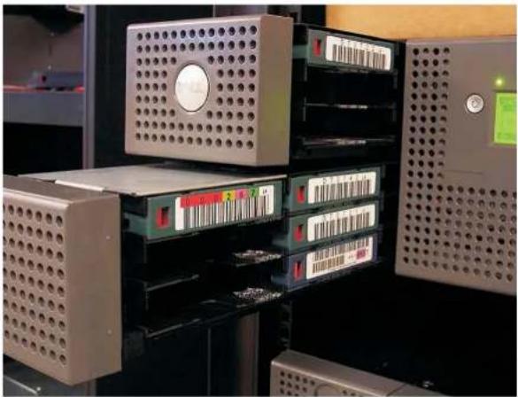 DELL TL2000 - SwappingCartridgeMagazines - 3