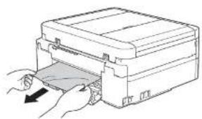 BROTHER DCP-J973N-W - 詰まった用紙を抜き取る 紙が破れないように静かに抜き取ります。 - 1