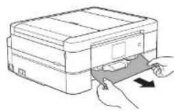 BROTHER DCP-J973N-W - トレイの挿入口に残っている用紙をゆっくり引き抜く - 1