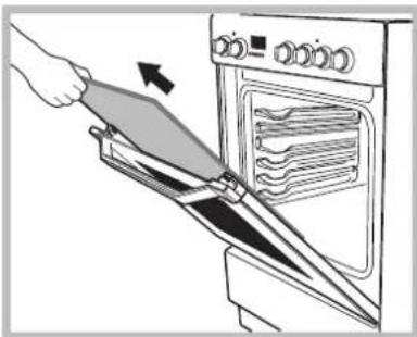 WHIRLPOOL ACMT 5131 - Removing and fitting the oven door: - 5