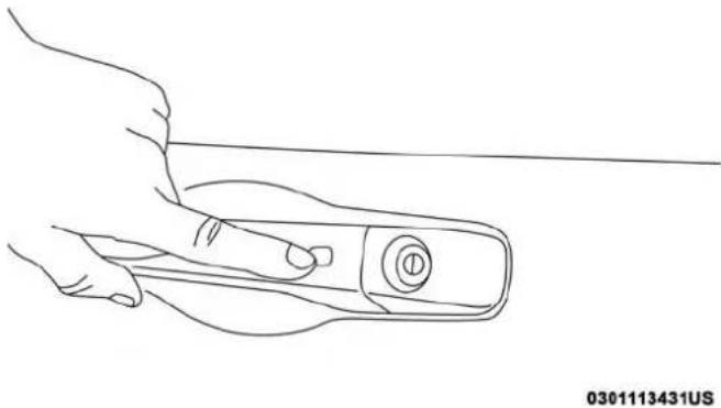 Chrysler 300 (2020) - ToLockTheVehicle'sDoors - 1