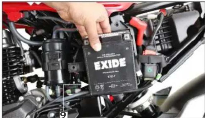 HERO Xpulse 200T (2021) - Battery removal - 3