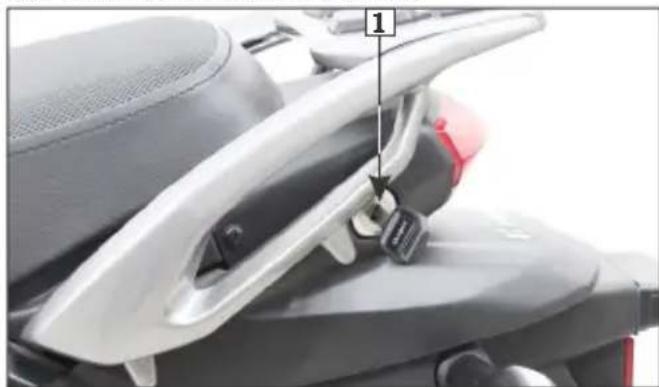 HERO Xpulse 200T (2021) - SEAT LOCK - 1