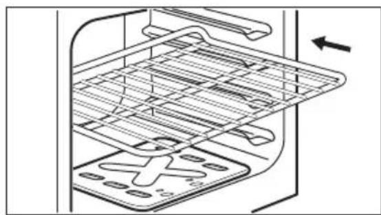 ELECTROLUX EKG61107OX - Inserting the accessories - 2