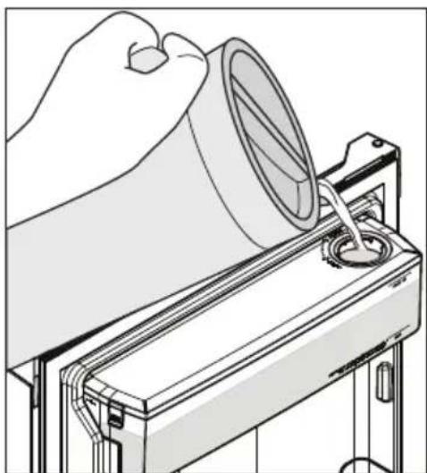 ELECTROLUX ETB2502J-A - Mengisi Ulang Tangki Air - 2