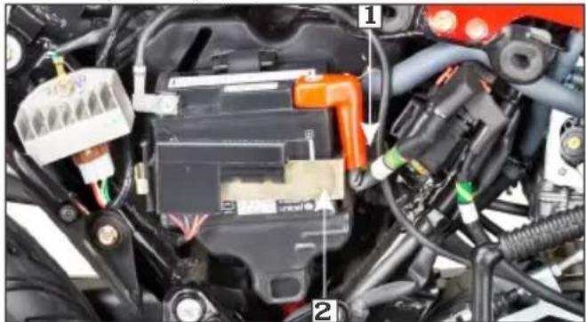 HERO Glamour (2019) - Battery removal - 1