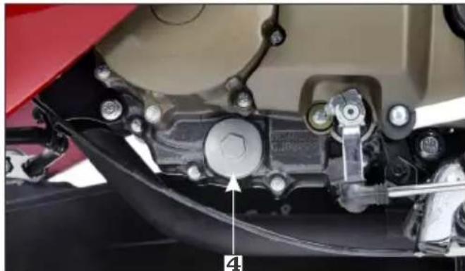 HERO Karizma ZMR (2018) - Engine oil replacement process - 3