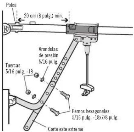 Polea 20 cm (8 pulg.) min. Tuercas 5/16 pulg. -18 Arandelas de presión 5/16 pulg. Pernos hexagonales 5/16 pulg. -18x7/8 pulg. Corte este extremo