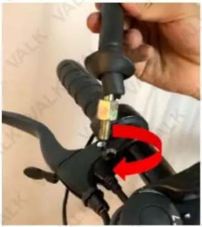 Valk Coastline - Installing the Rear Basket, Rear-view Mirrors and Pedals - 3