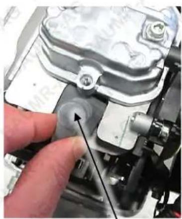 Baumr-AG BCX720 - Removal/Installation – 4-Stroke Engine - 3