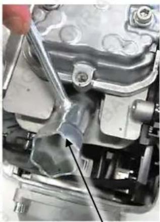 Baumr-AG BCX720 - Removal/Installation – 4-Stroke Engine - 5