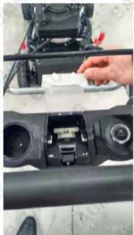 Baumr-AG 890SXe - Installing the Battery - 1
