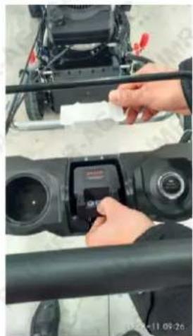 Baumr-AG 890SXe - Installing the Battery - 2