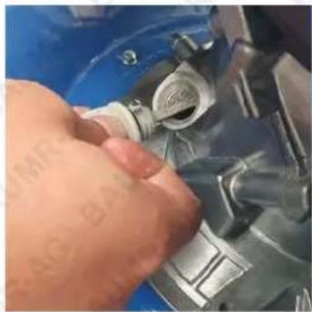 Baumr-AG 890SXe - To Check Engine Oil Level - 1