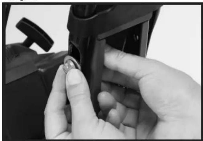 HYUNDAI HYT150 - Step 1 : Attach The Handlebar - 3