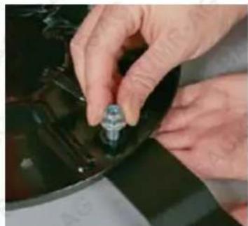 Baumr-AG 780SX - Replacing the Blades - 4