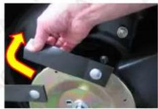 Baumr-AG 720SX - Routing the Throttle and Choke Lever Cables - 1