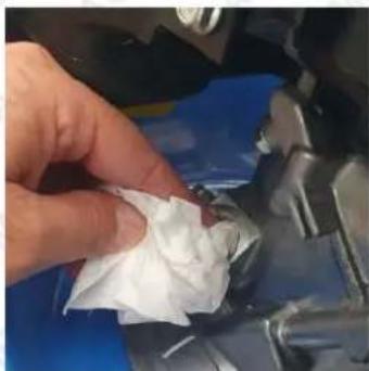 Baumr-AG 720SX - To Check Engine Oil Level - 2