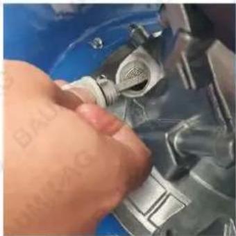 Baumr-AG 660EX - To Check Engine Oil Level - 1