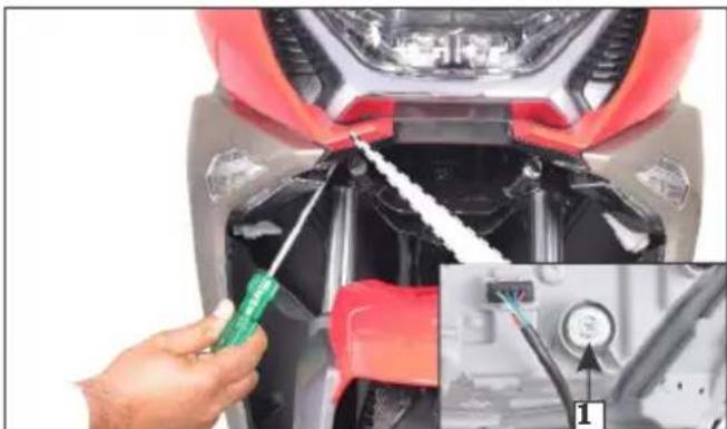 HERO Xoom Xtec (2023) - Front handlebar cover Removal - 4