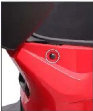HERO Xoom Xtec (2023) - Center compartment Removal - 3