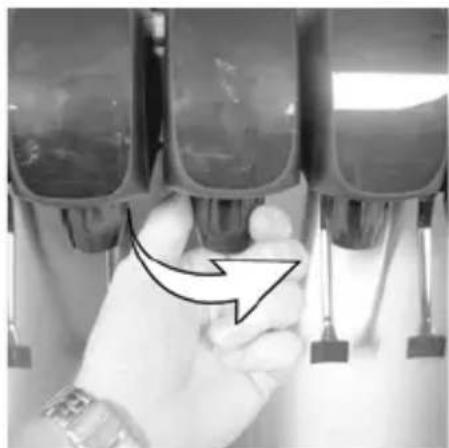 Servend M-45 - Clean the dispensing valves: - 1