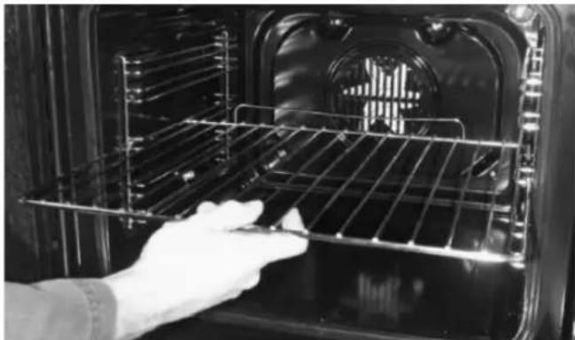 Technika TGO910TBK - Positioning the oven trays & shelves - 2