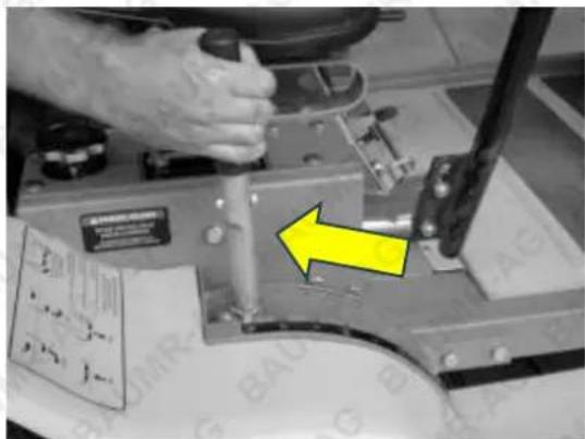 Baumr-AG 480ZRX - How to Change the Cutting Height - 1