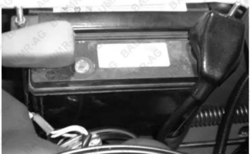 Baumr-AG 480ZRX - Changing the Battery - 1