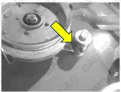 Baumr-AG 480ZRX - The mower has 4 lubrication points. Lubricate after every 50 hours of usage. - 2